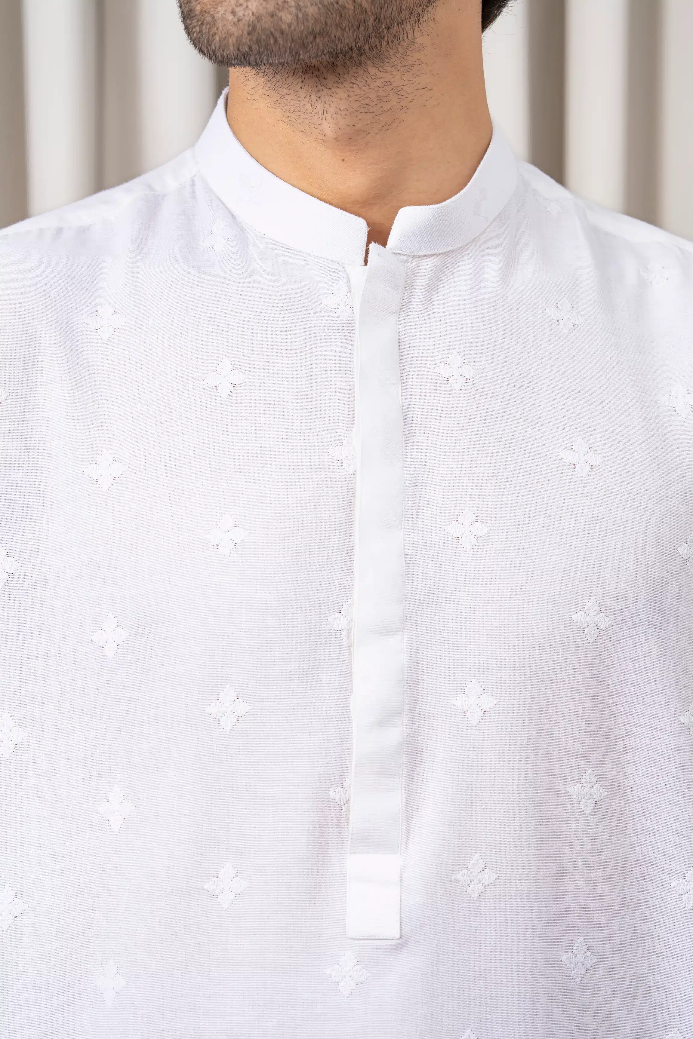EMBROIDERED KURTA - SIGNATURE COLLECTION WHITE - Image 4